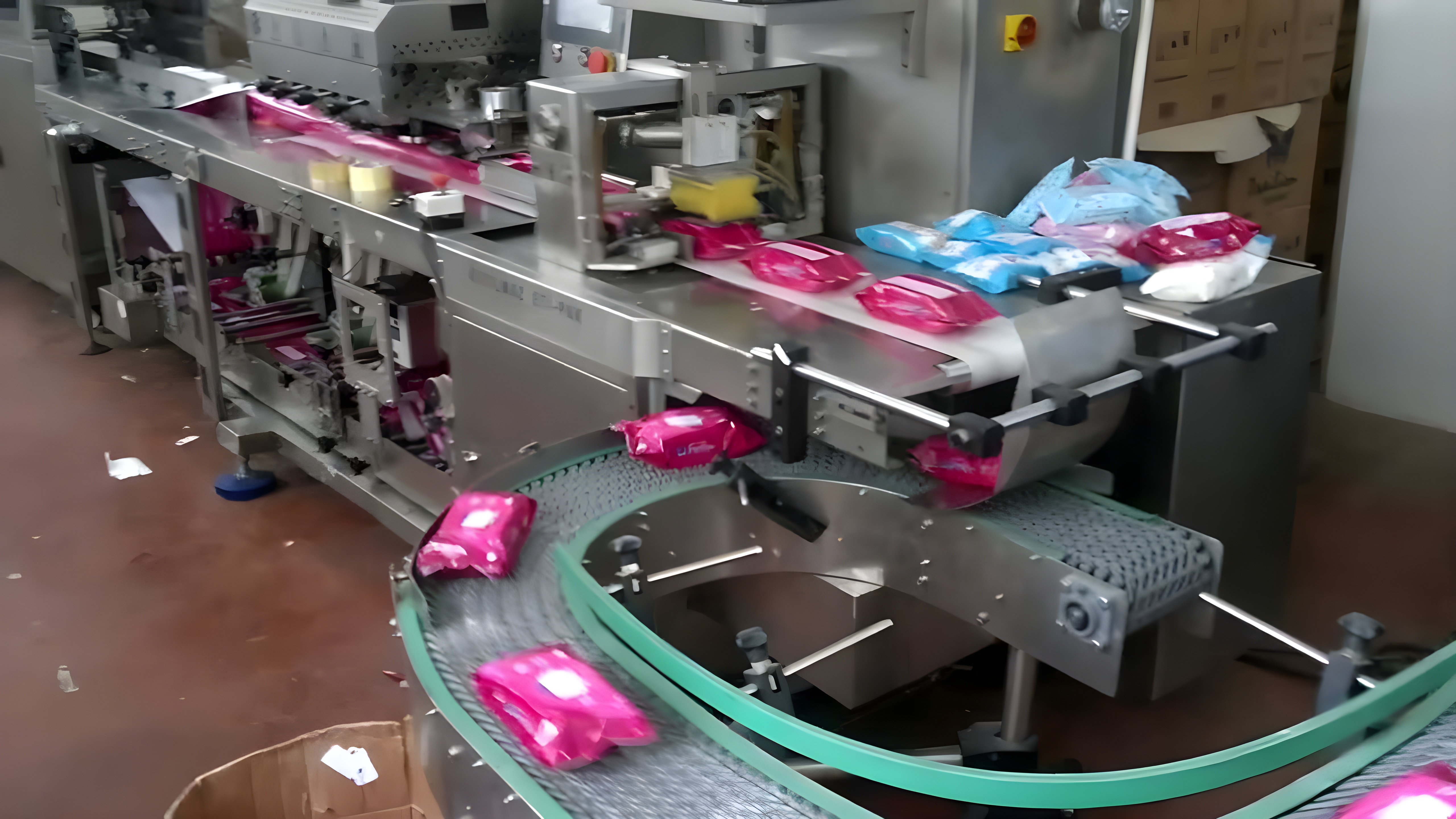 Çoklu Islak Mendil Makinası